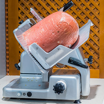 https://blog.agrieuro.co.uk/wp-content/uploads/sites/2/2021/11/gravity-meat-slicer-3.jpg