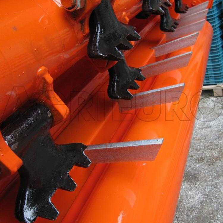 Rear clamps - Collection rods with toothed hammer flails on heavy series flail mower