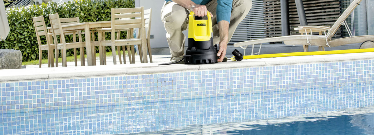 Submersible water pump for clear water used to empty a pool